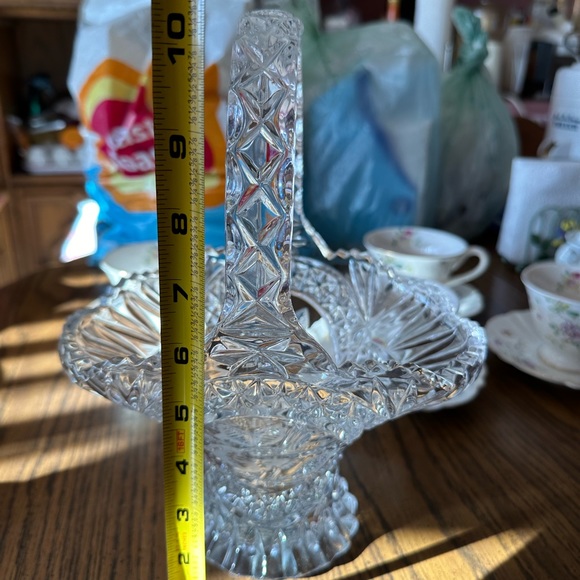 Vintage crystal  basket with bird design - Picture 5 of 7